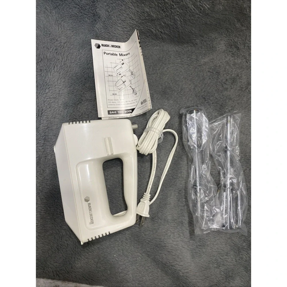 Vintage Black And Decker M24S 3‎ Speed Handheld Electric Mixer White New Retro